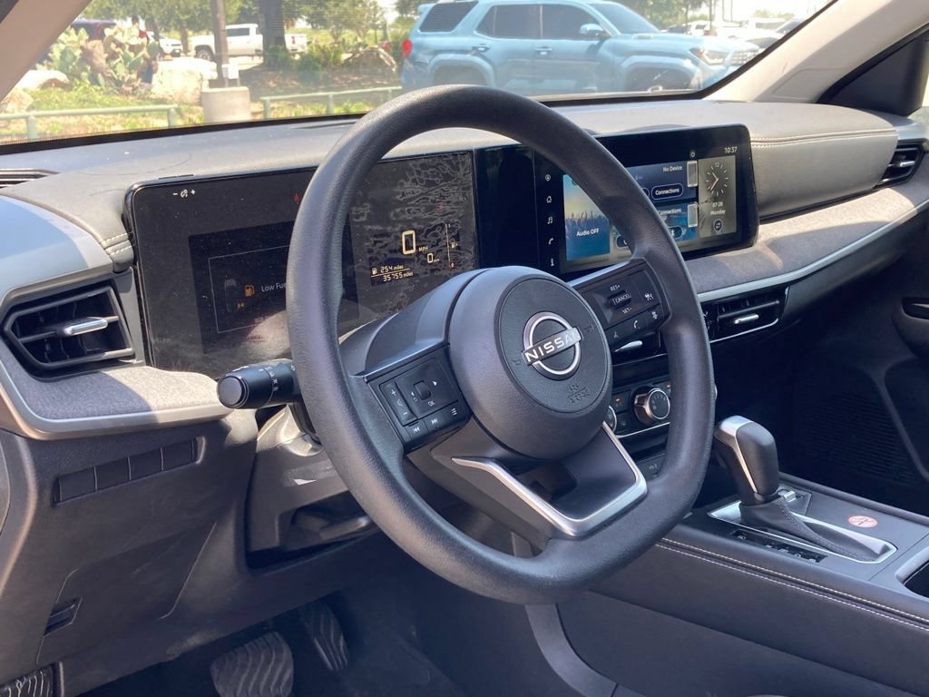 Used 2025 Nissan Kicks SV AWD/4WD image 9