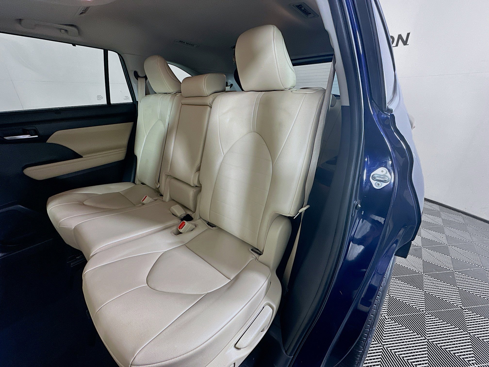 Used 2023 Toyota Highlander XLE image 26