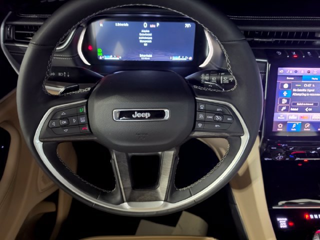 Used 2025 Jeep Grand Cherokee L Limited AWD/4WD image 34