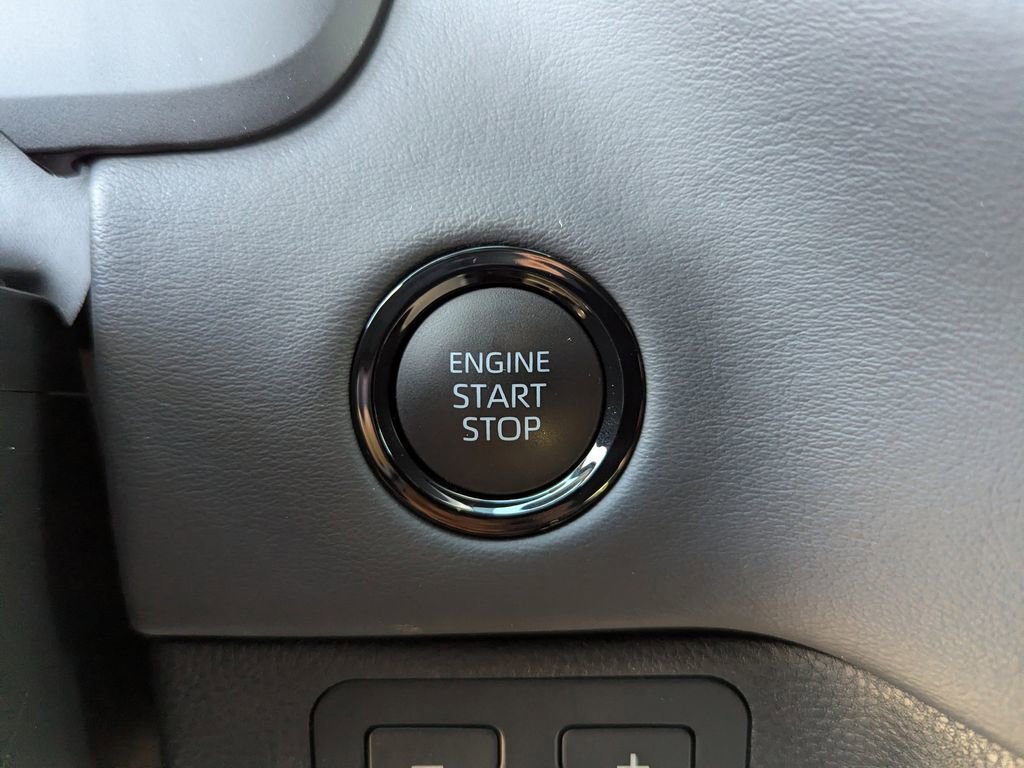 Used 2025 Toyota Tundra Platinum image 28