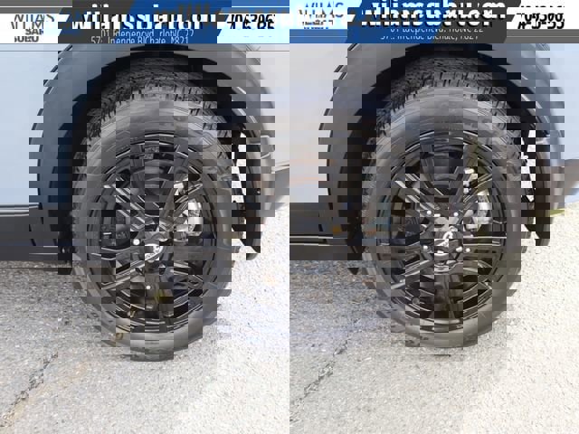 Used 2021 Nissan Kicks SR image 40