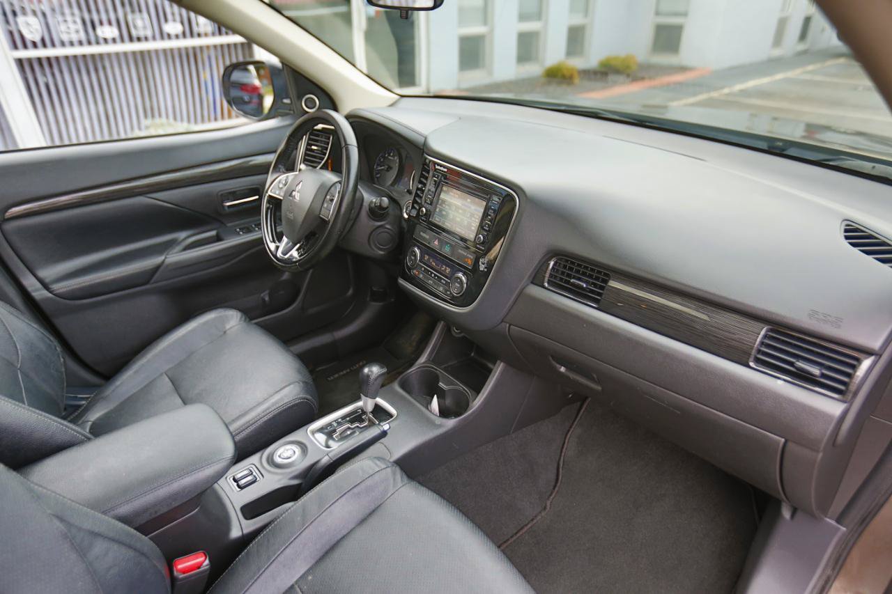 Used 2016 Mitsubishi Outlander SEL AWD/4WD image 21