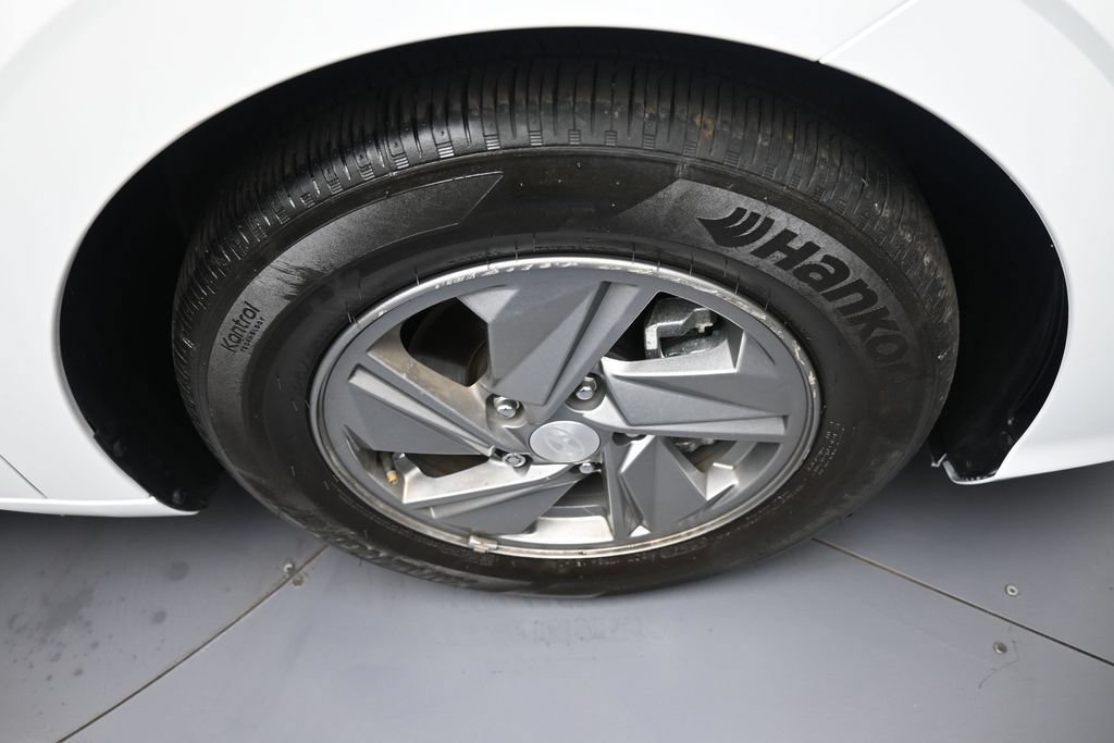Certified 2025 Hyundai Elantra SE w/ Cargo Package FWD image 13