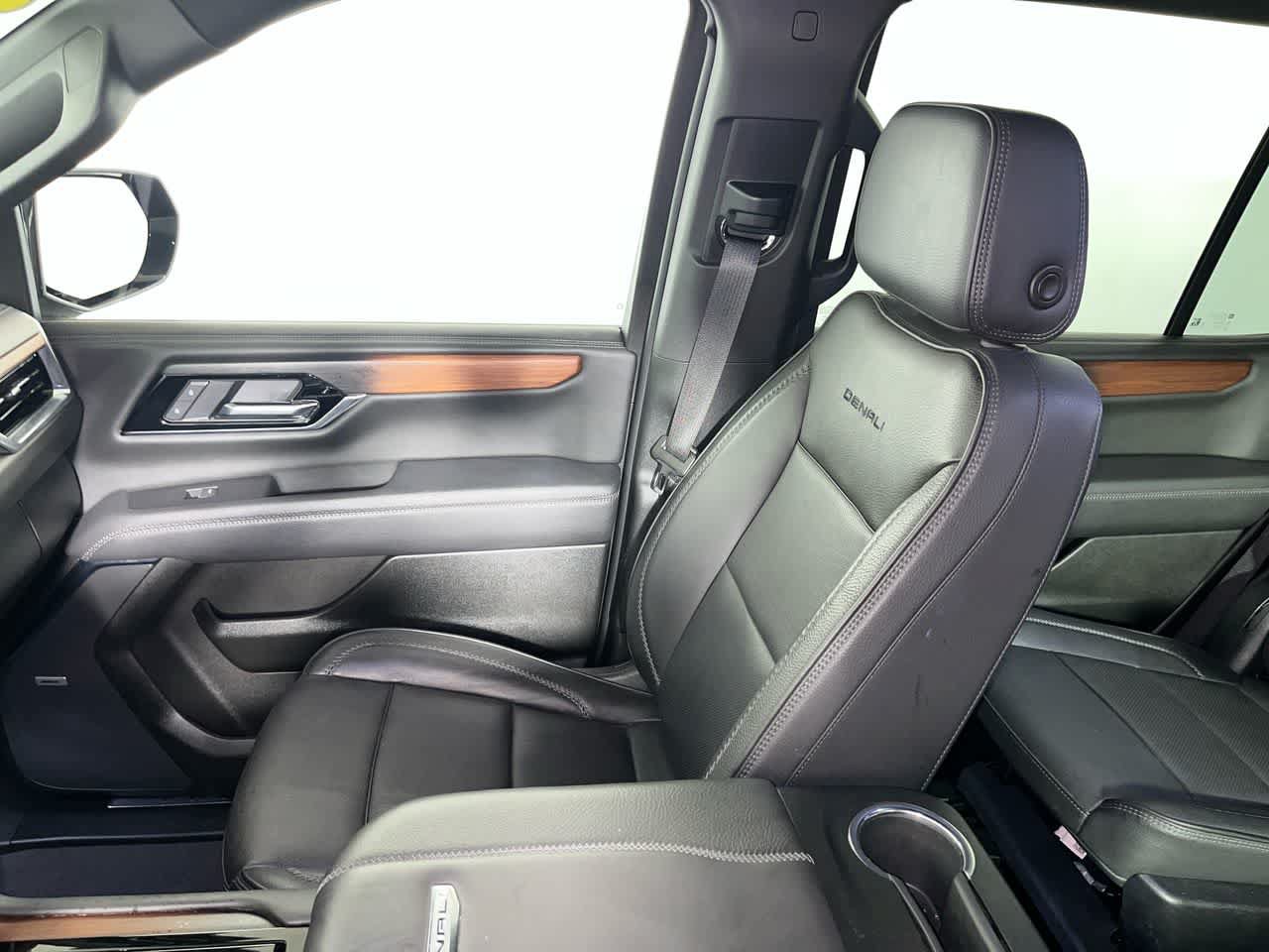 Used 2025 GMC Yukon Denali AWD/4WD image 27