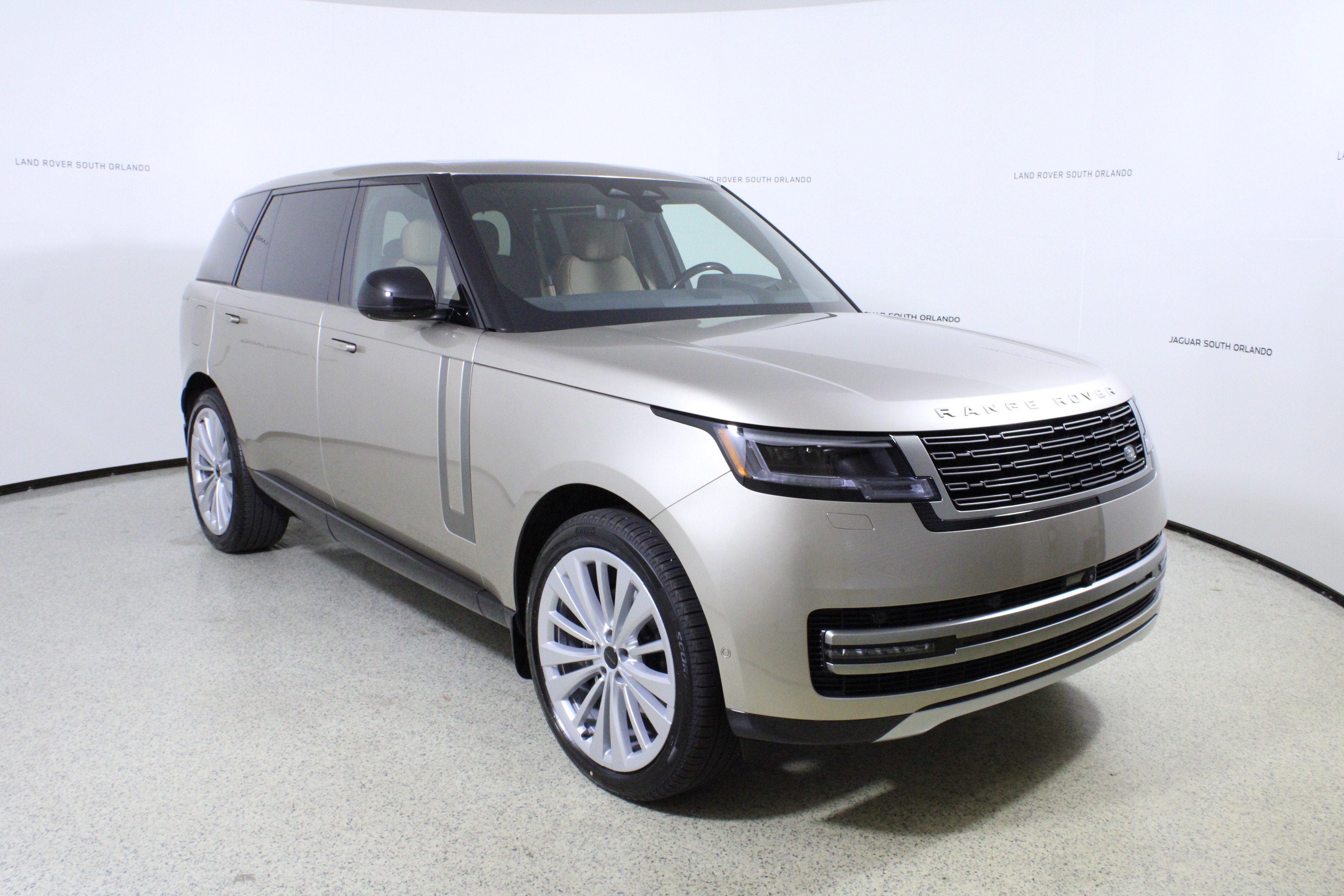 New 2026 Land Rover Range Rover Long Wheelbase SE image 3