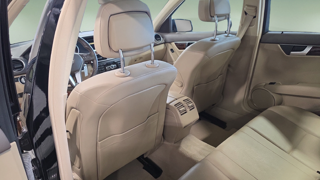 Used 2012 Mercedes-Benz C 300 4MATIC Sedan image 16