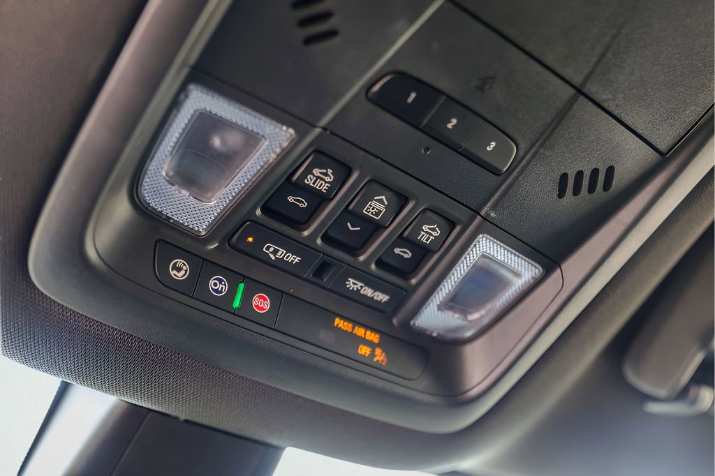 Used 2023 Buick Enclave Avenir w/ Avenir Technology Package image 24