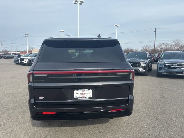 New 2026 Lincoln Navigator Reserve w/ Jet Appearance Package image 4