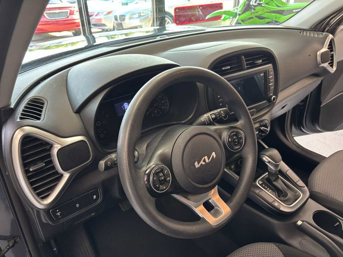 Used 2022 Kia Soul LX FWD image 14