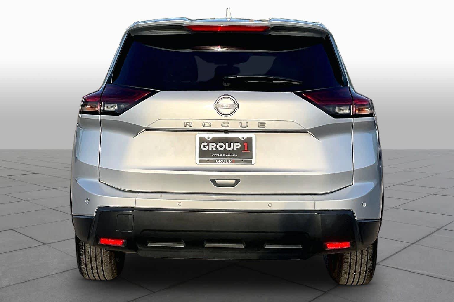 Used 2025 Nissan Rogue SV FWD image 5