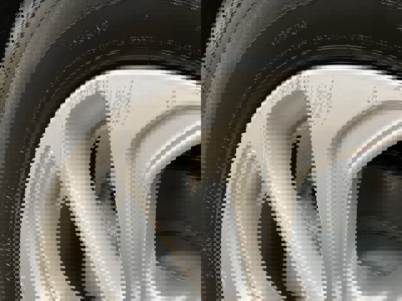 Used 2023 Chevrolet Bolt EUV LT image 32