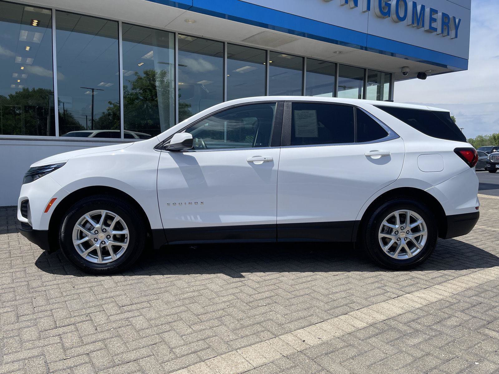 Used 2024 Chevrolet Equinox LT w/ LPO, Floor Liner Package FWD image 2