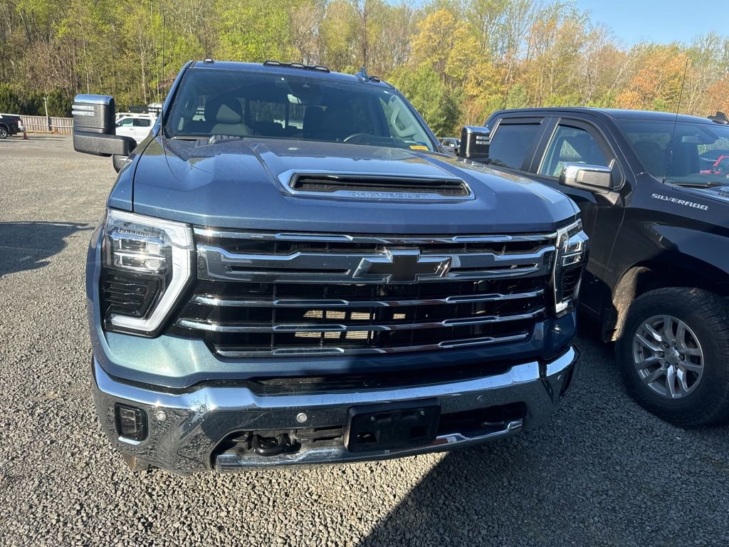 Used 2024 Chevrolet Silverado 2500 LTZ w/ LTZ Premium Package image 2