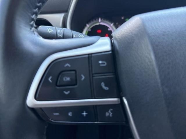 Used 2023 Toyota Highlander XLE AWD/4WD image 29