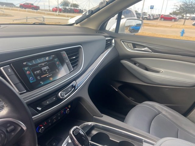 Used 2018 Buick Enclave Essence image 19