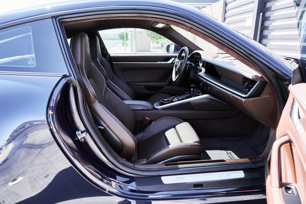 Used 2020 Porsche 911 Carrera 4S w/ Premium Package image 23