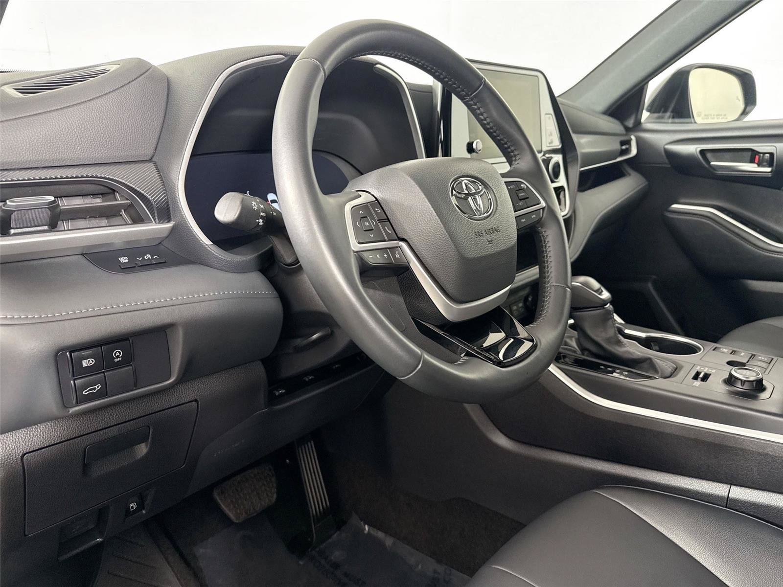 Certified 2025 Toyota Highlander XSE AWD/4WD image 4