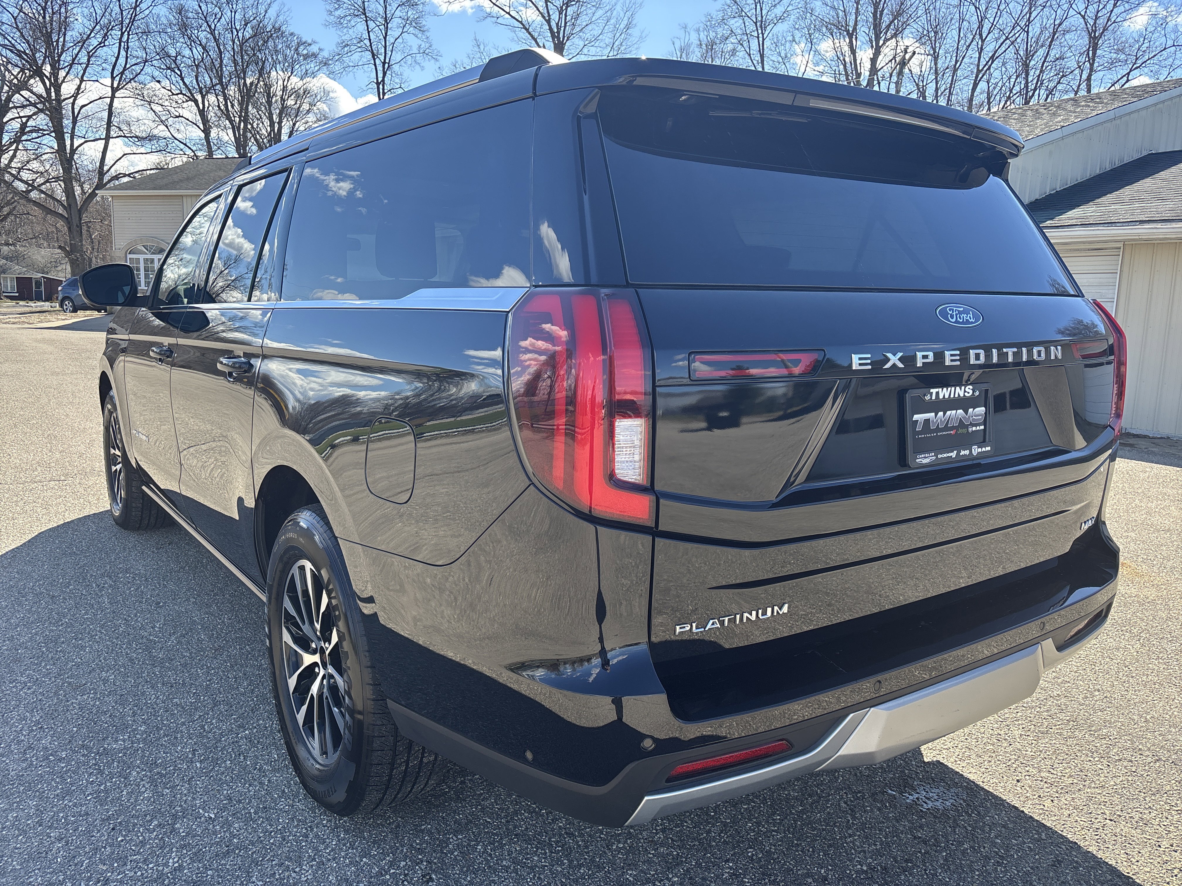 Used 2025 Ford Expedition Max Platinum AWD/4WD image 11