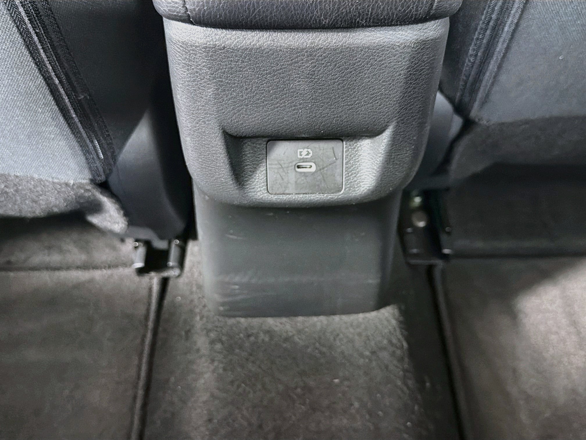 Used 2025 Nissan Versa SV FWD image 27