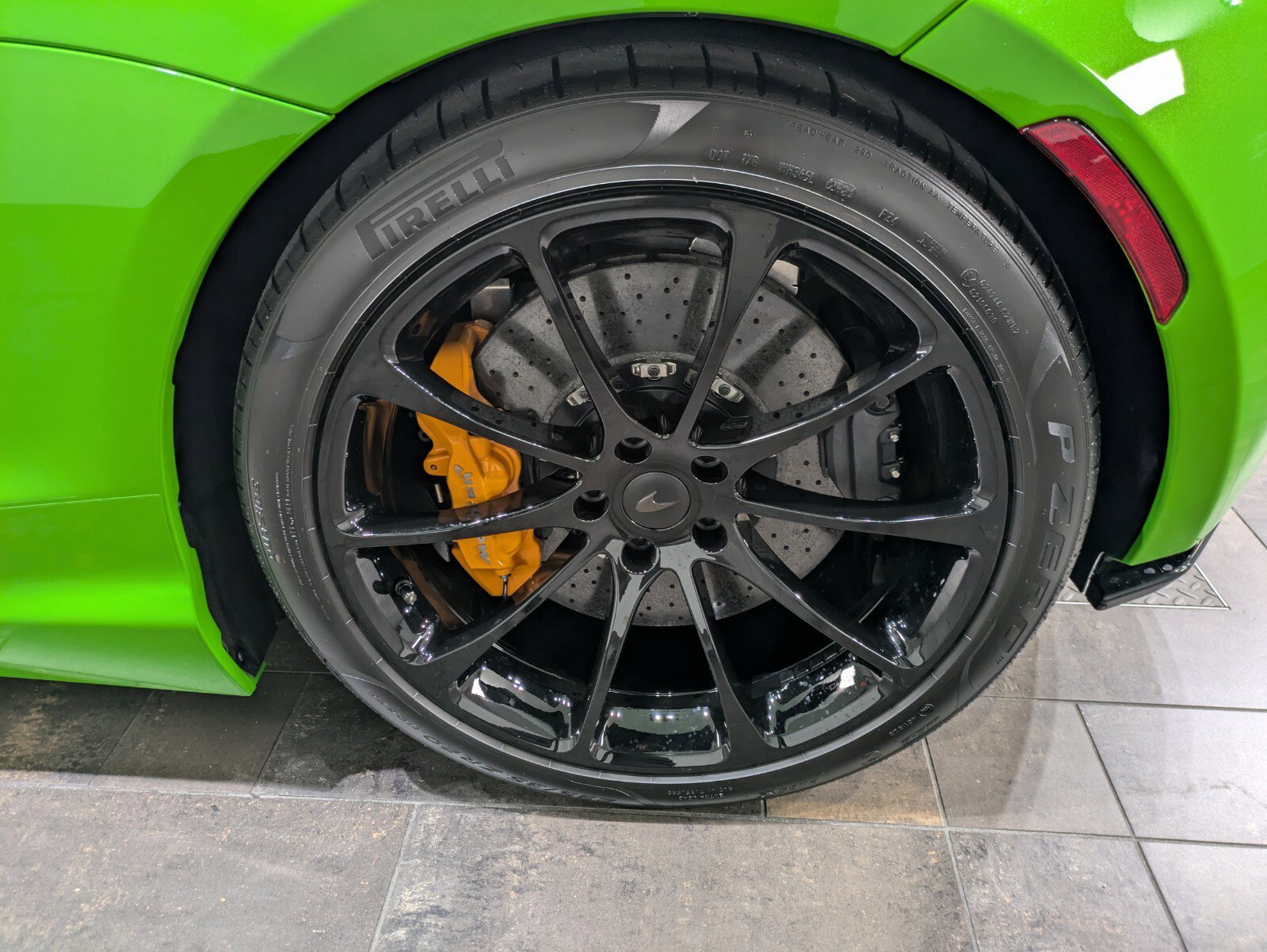 Used 2025 McLaren Artura Spider image 6