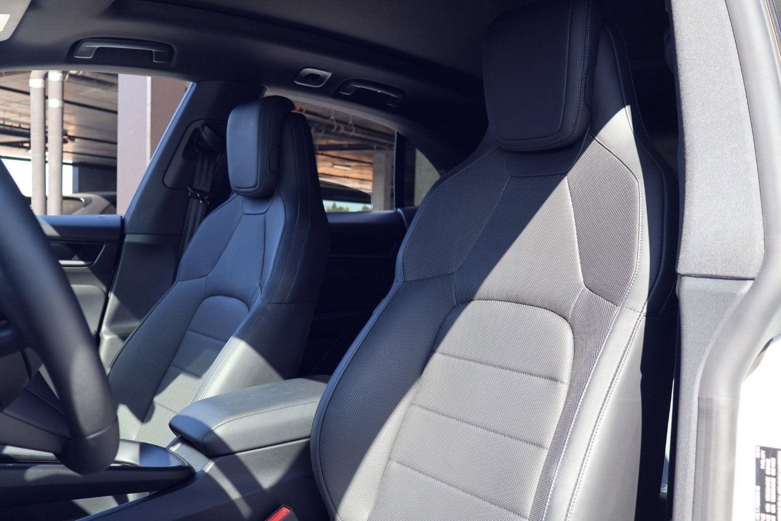 Certified 2024 Porsche Macan 4 Electric image 5