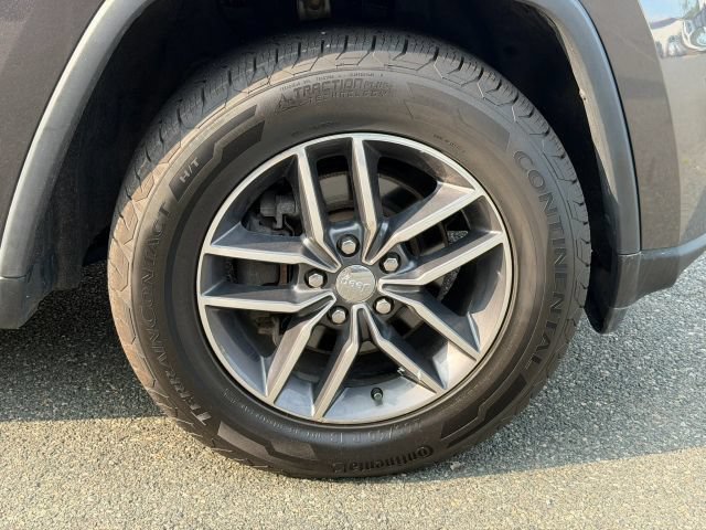Used 2017 Jeep Grand Cherokee Limited AWD/4WD image 9