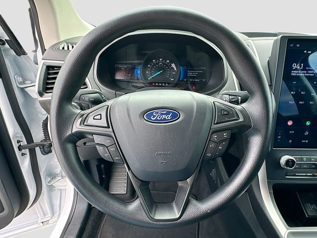 Used 2024 Ford Edge SE w/ Black Appearance Package image 11