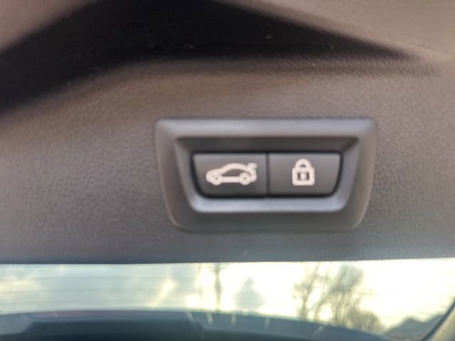 Used 2019 BMW X5 xDrive50i w/ M Sport Package image 31