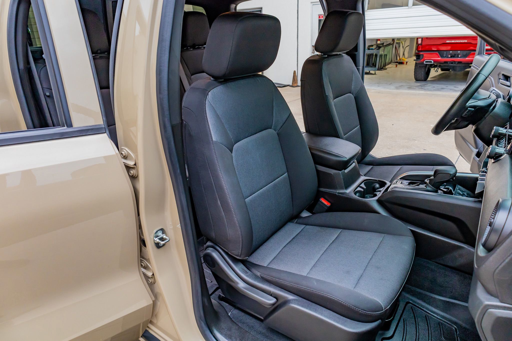 Used 2023 Chevrolet Colorado Trail Boss w/ Technology Package AWD/4WD image 31