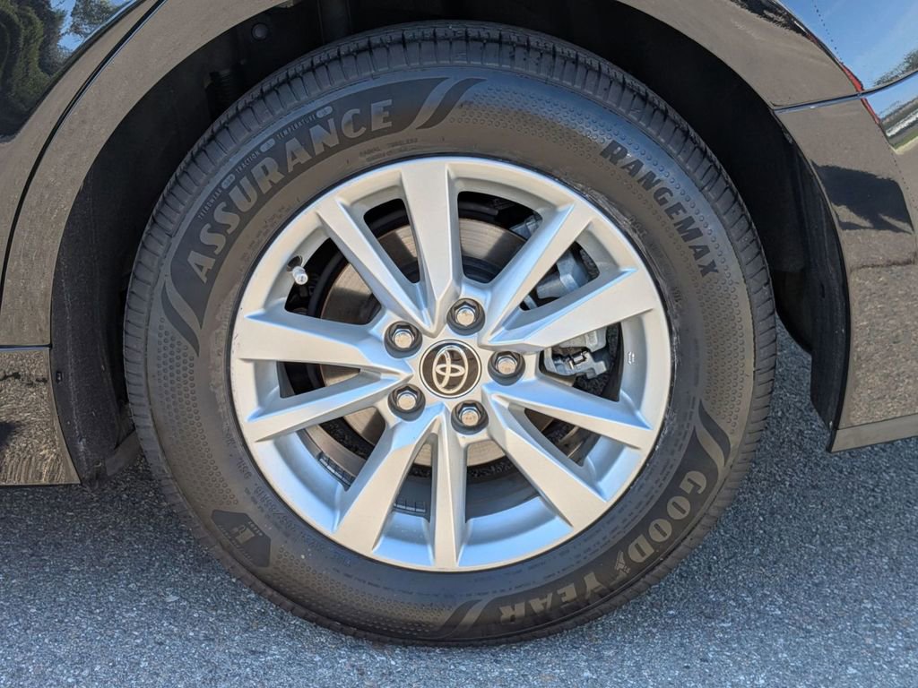 Used 2025 Toyota Camry LE image 12