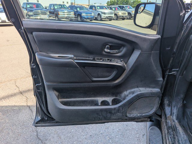 Used 2018 Nissan Titan SV w/ SV Convenience Package AWD/4WD image 9