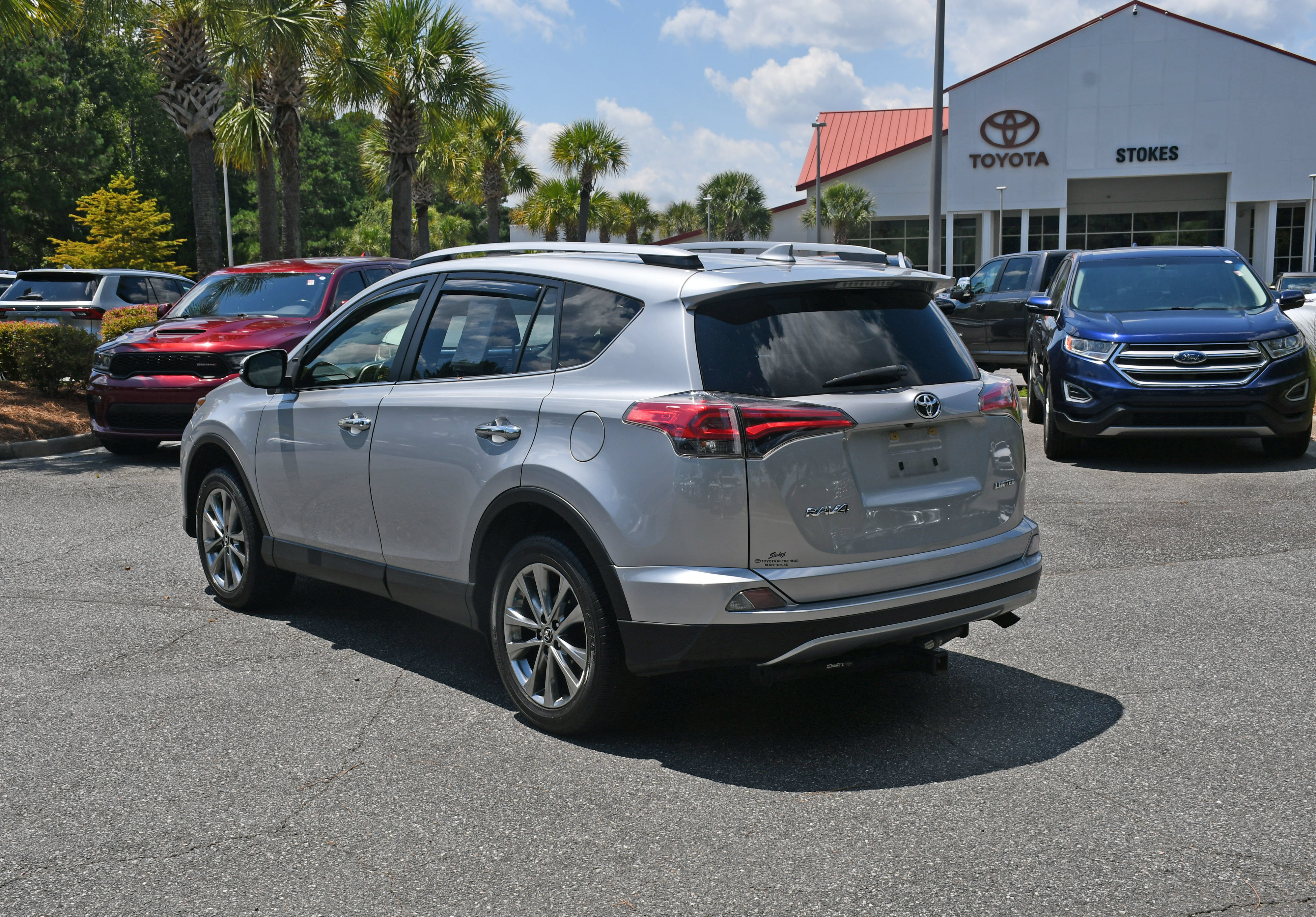 Used 2018 Toyota RAV4 Limited FWD image 3