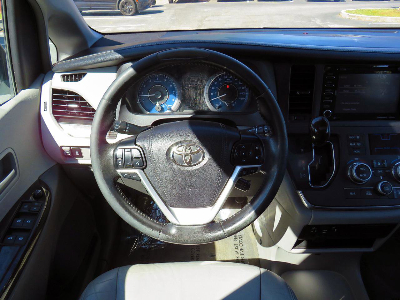 Used 2019 Toyota Sienna XLE FWD image 23