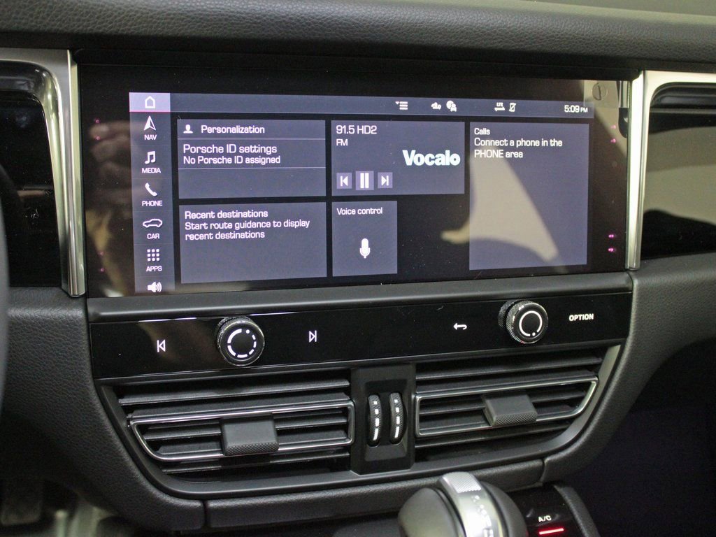 Certified 2026 Porsche Macan AWD/4WD image 26