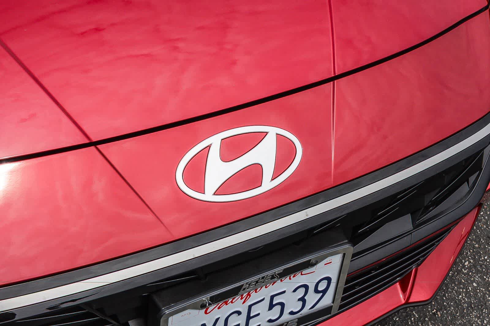 Certified 2025 Hyundai Elantra SEL FWD image 14