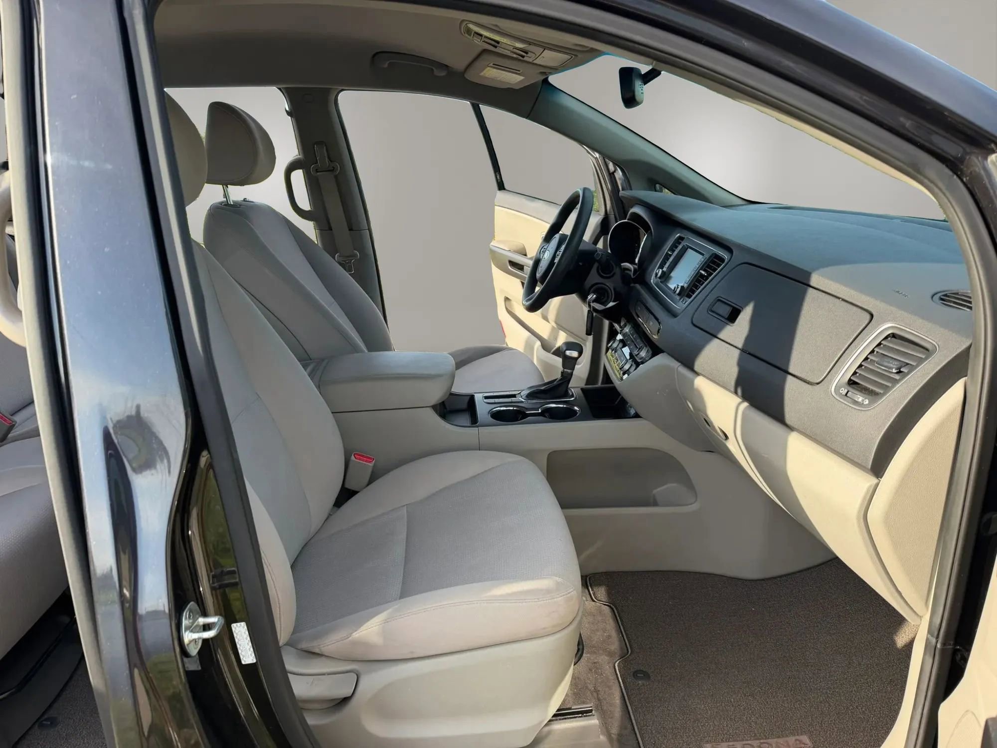 Used 2019 Kia Sedona LX image 15