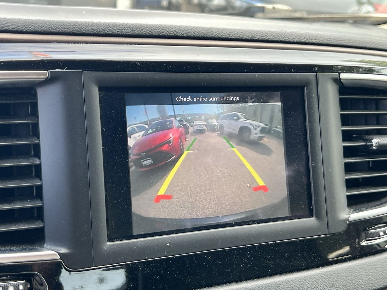 Used 2018 Chrysler Pacifica Touring-L FWD image 18