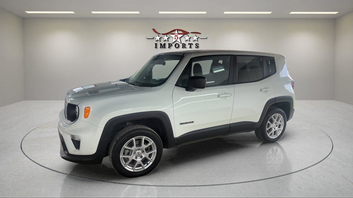 Used 2023 Jeep Renegade Latitude AWD/4WD image 2