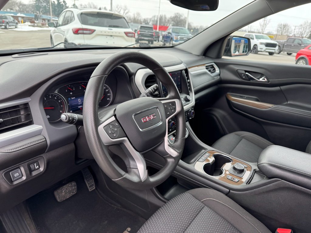 Used 2023 GMC Acadia SLE w/ Driver Convenience Package FWD image 30