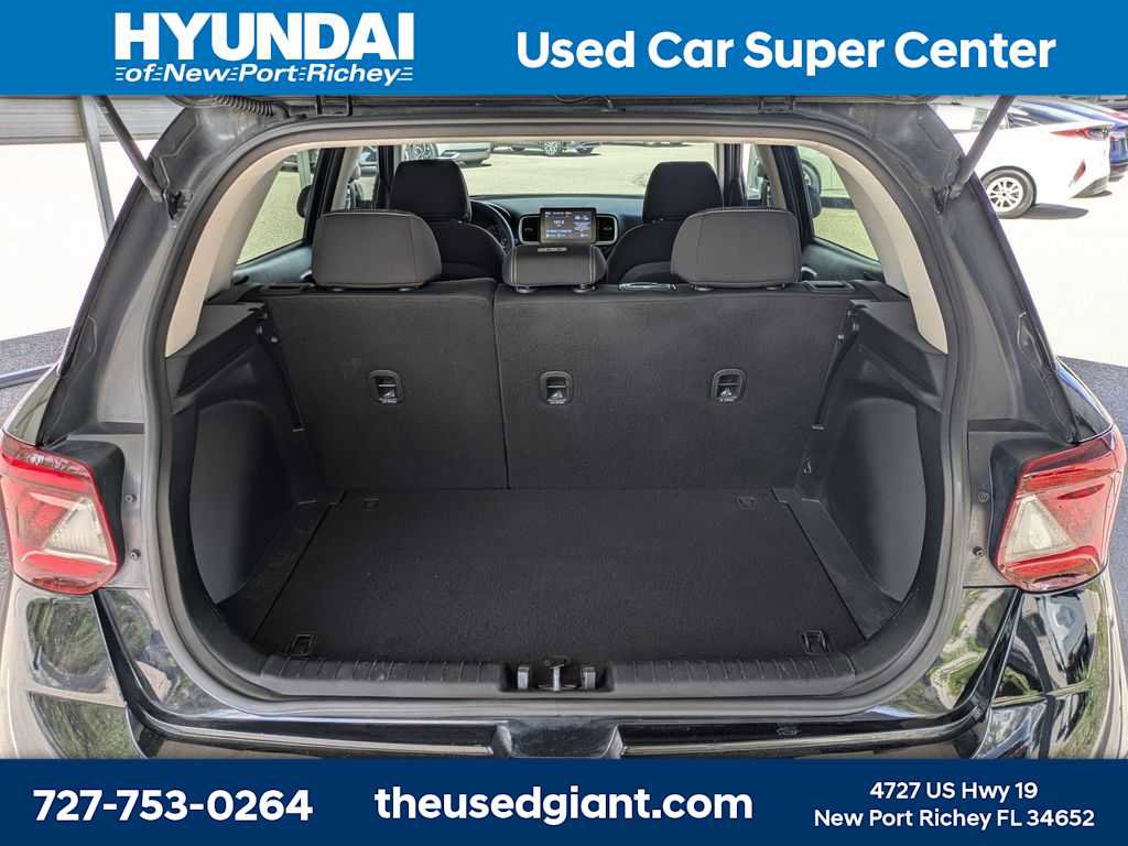 Used 2020 Hyundai Venue SEL image 12