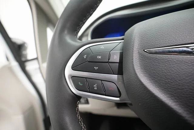 Certified 2024 Chrysler Pacifica Touring-L image 17