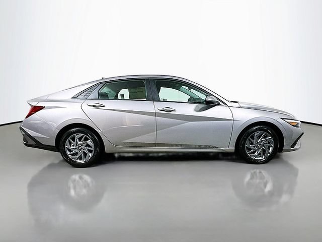 Used 2026 Hyundai Elantra Hybrid FWD image 8