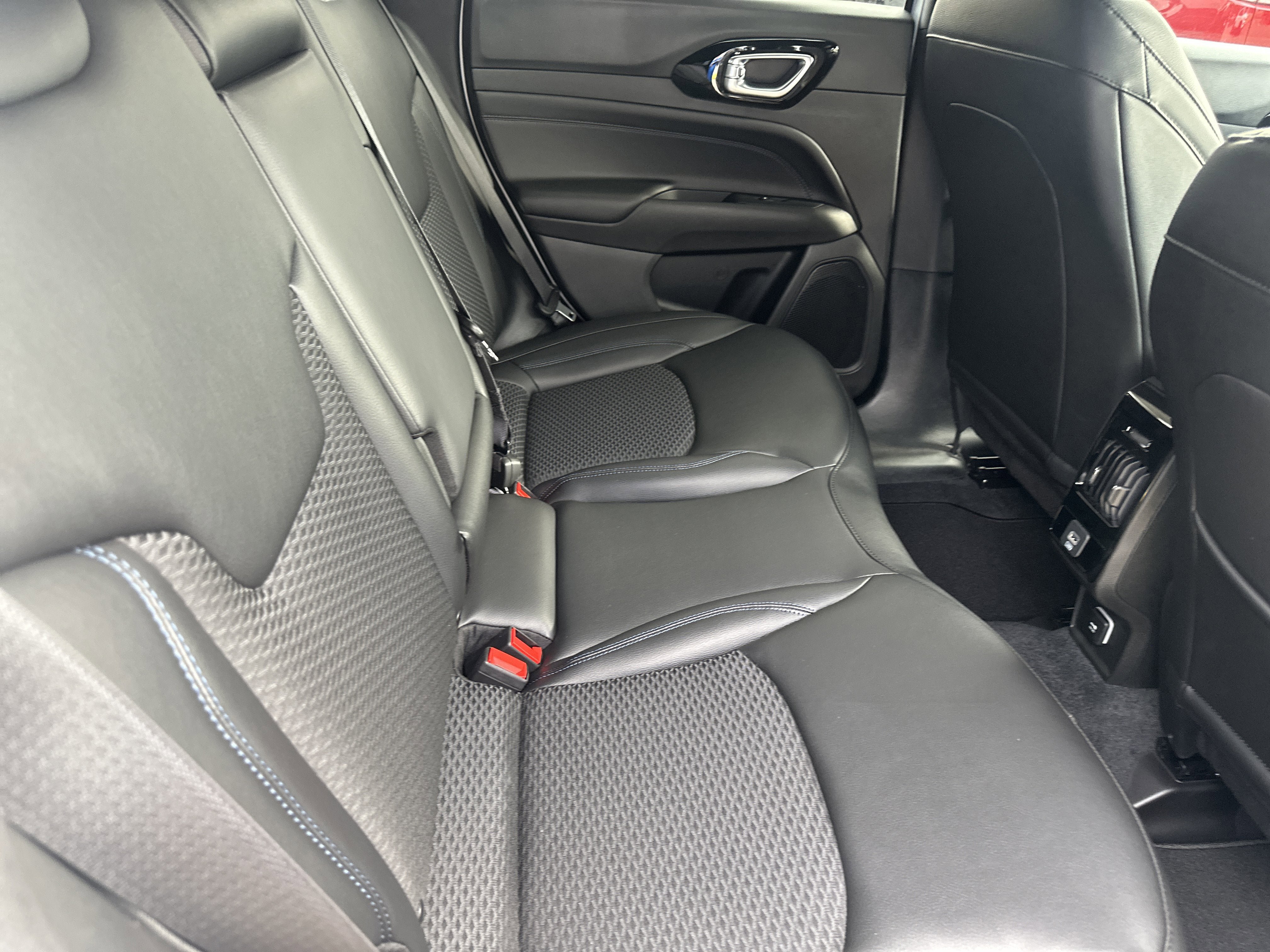 New 2026 Jeep Compass Latitude AWD/4WD image 23