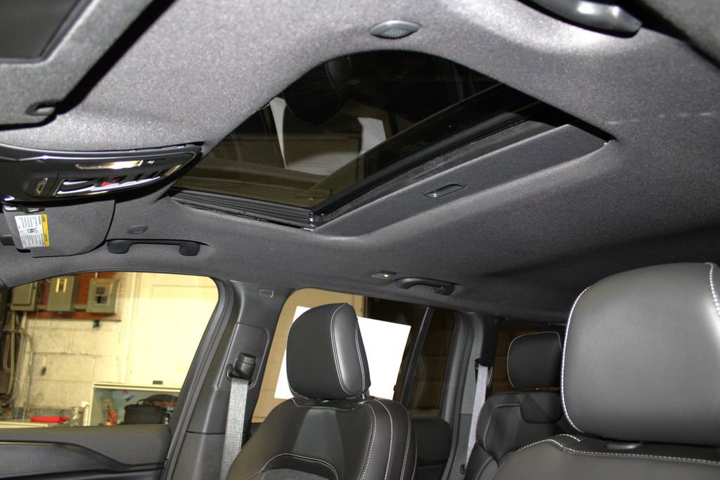 New 2025 Jeep Grand Cherokee Altitude image 25