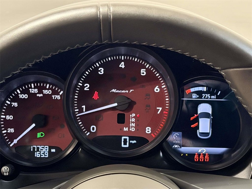 Used 2025 Porsche Macan image 26