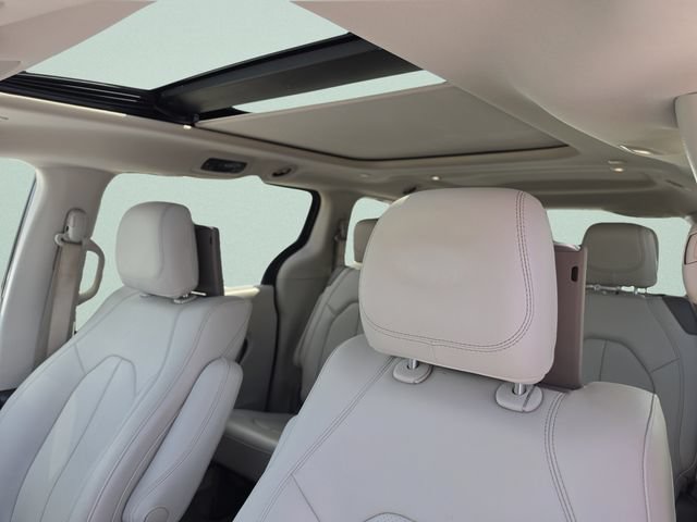 Used 2020 Chrysler Pacifica Touring-L Plus FWD image 29