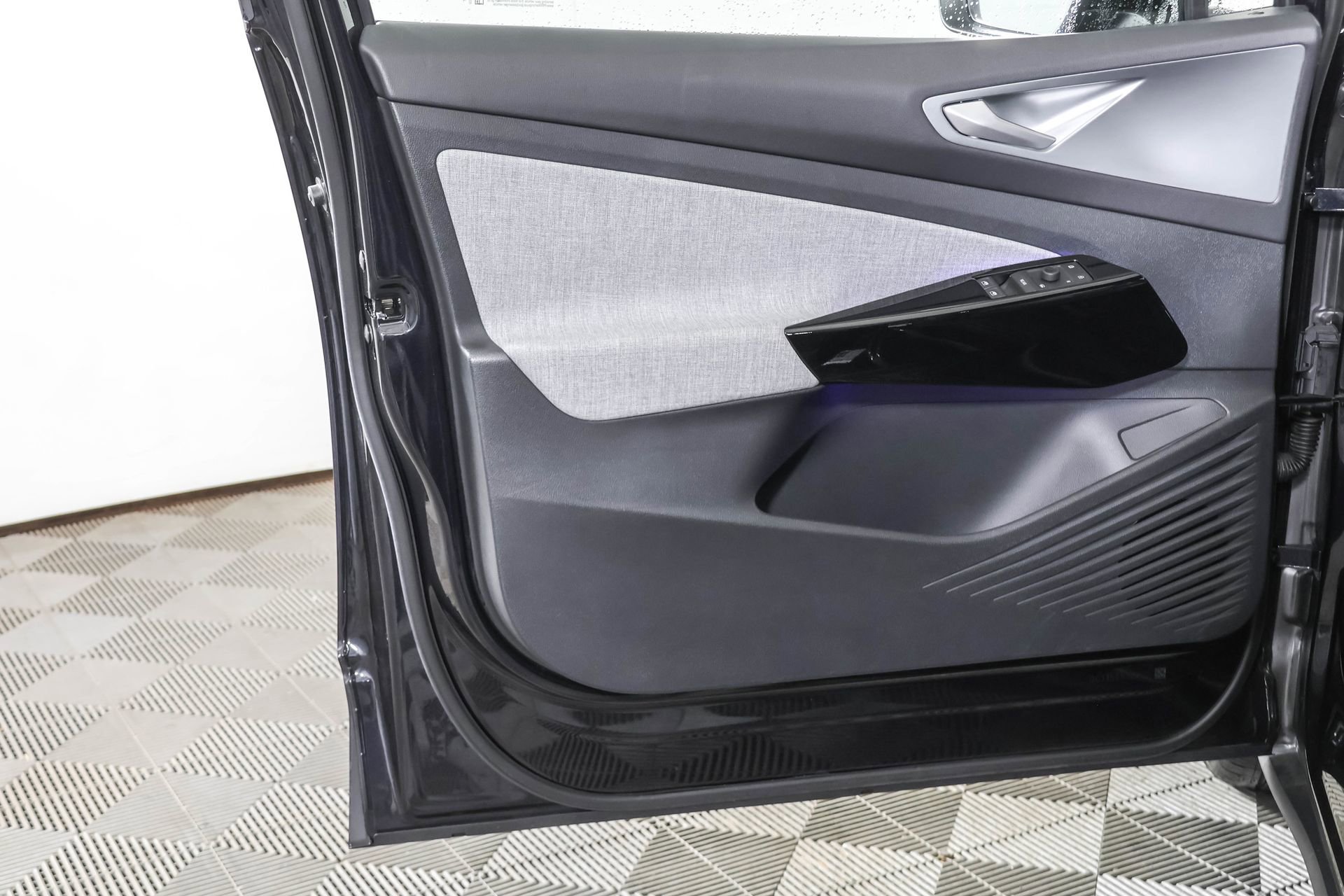 Used 2023 Volkswagen ID.4 2WD image 32