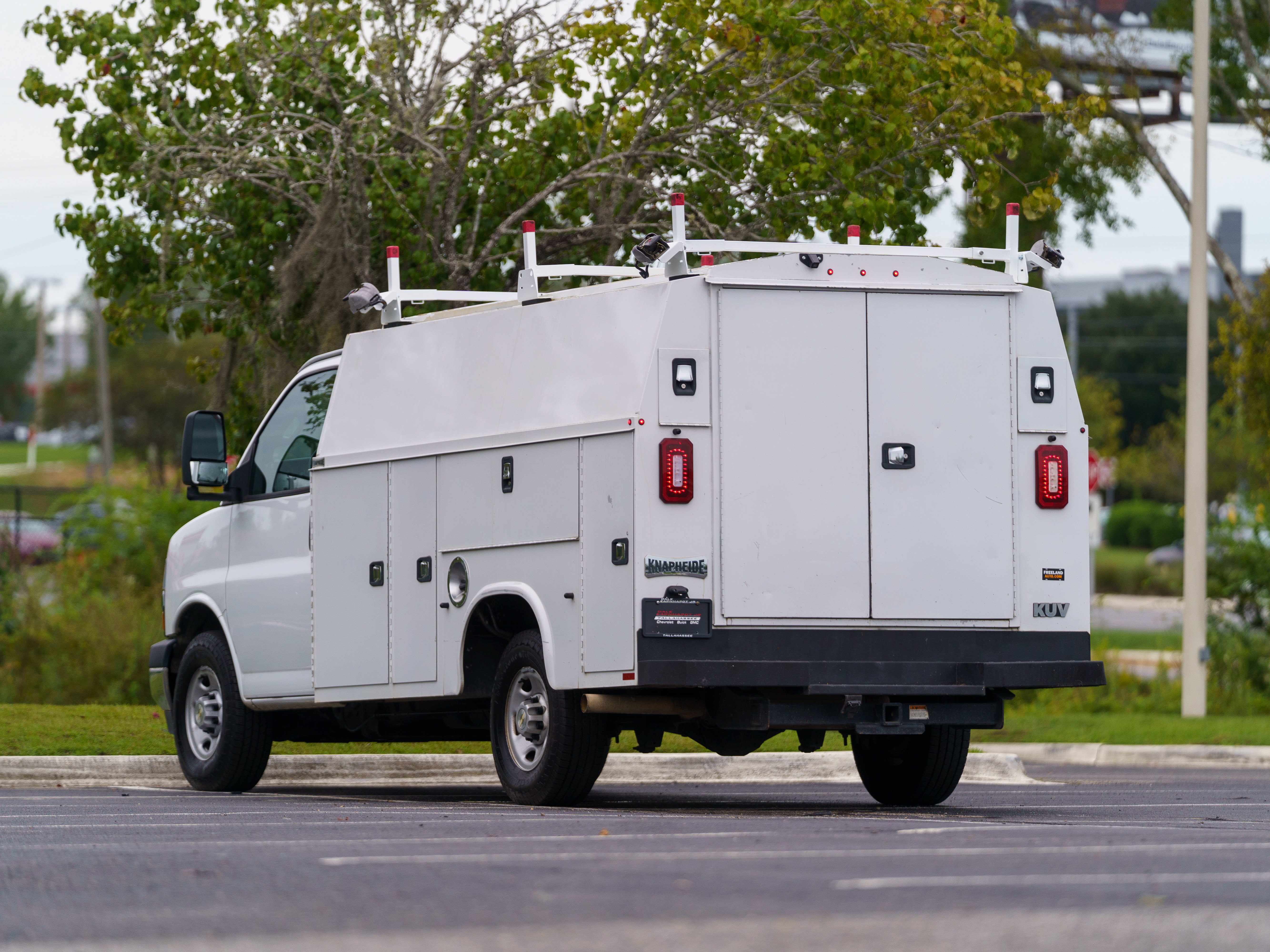 Used 2022 Chevrolet Express 3500 w/ Power Convenience Package RWD image 3