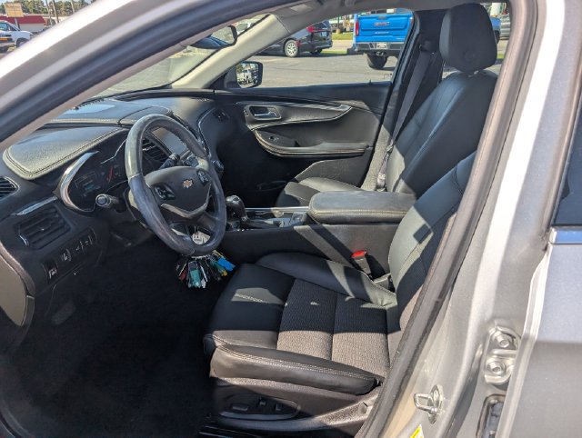 Used 2017 Chevrolet Impala LT w/ Convenience Package FWD image 13