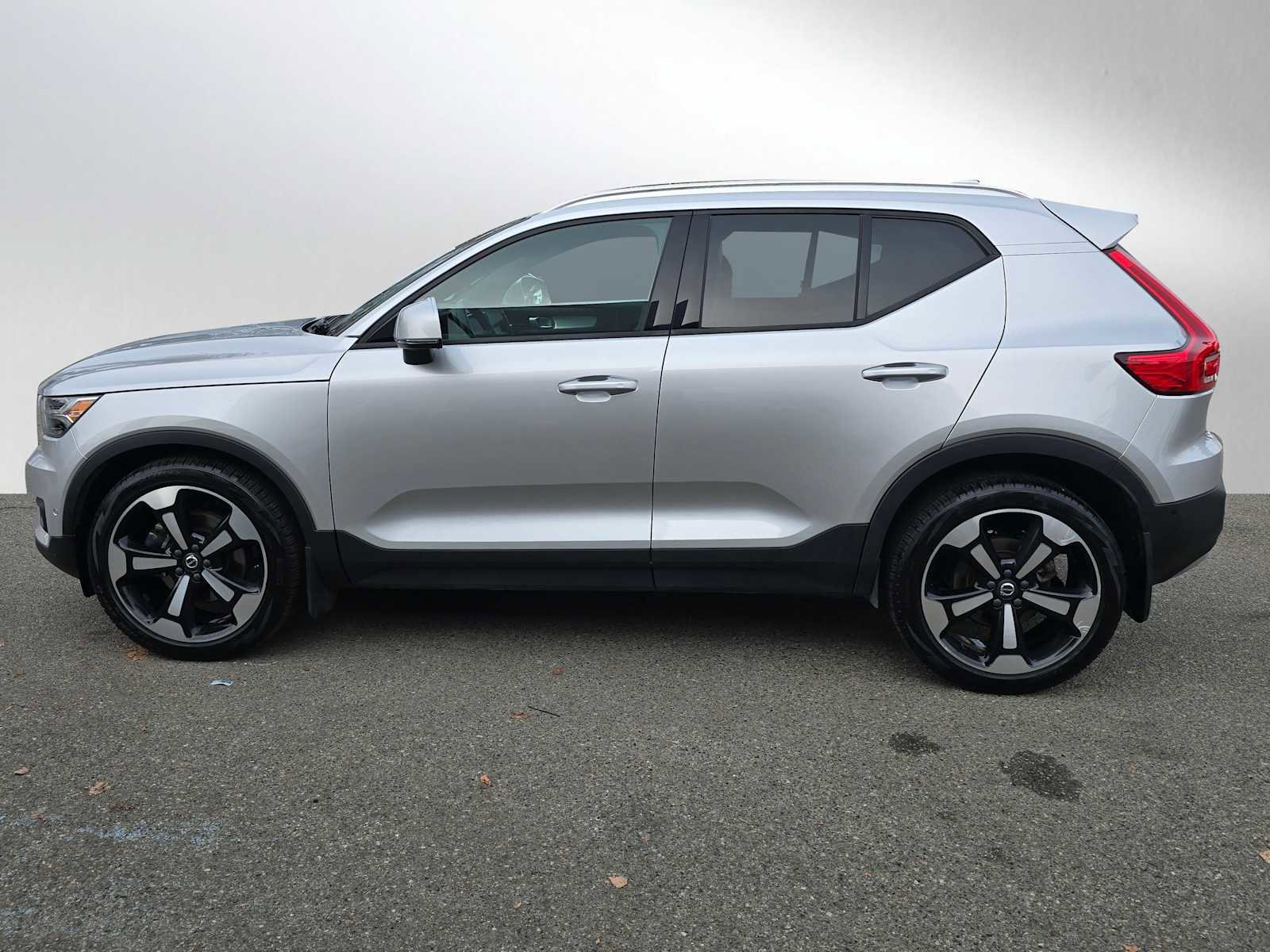 Used 2019 Volvo XC40 T5 Momentum image 6